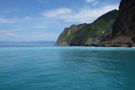 Weißes Wasser von Kueishantao: Schwefelhaltige hydrothermale Fluide lassen das Meer milchig erscheinen. 