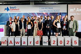 Die Gewinner-Teams des m4 Award 2025 bei der Preisverleihung