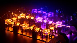 Künstlerische Darstellung des automatisierten optischen Entdeckungsprozesses von XLuminA