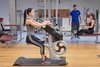 Frau im Fitnessstudio