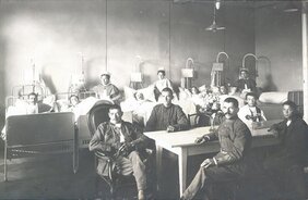 Armeeangehörige während der Spanischen Grippe im Spital Olten (CH). 