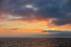Sonnenuntergang am Meer mit Wolken