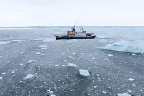 FS Polarstern in der Amundsensee  