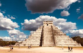El Castillo, auch als Tempel von Kukulcán bekannt, ist eines der größten Bauwerke von Chichén Itzá 