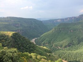 Barranca de Huentitan ist eine Schlucht, die durch den Rio Grande de Santiago in Mexiko geschaffen wurde.