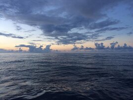 Tropische Wolken über dem Atlantischen Ozean