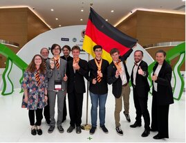 Die IBO Gewinner Personen vor der Deutschlandfahne