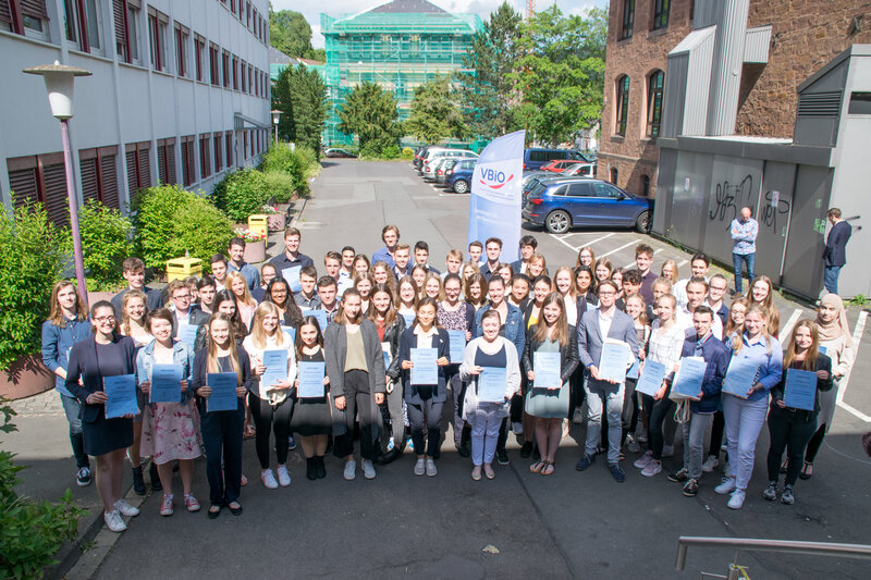 Gruppenbild der hessischen Karl-von-Frisch-Preisträger des Jahres 2019