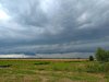Ein Gewitterwolken-Cluster mit typischer Böenwalze kurz vor Beginn starker Regenfälle
