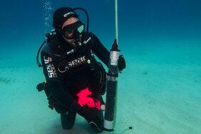 Empfangsstationen unter Wasser detektieren die Fischbewegungen.