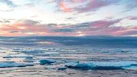 Meer mit Eisschollen