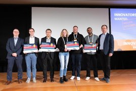 Preisträger des Innovationspreises der Deutschen Bioregionen 2026  auf einer Bühne