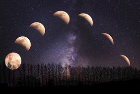 Landschaft mit Mond