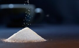 Zucker auf einem Tisch