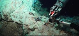 Ein Unterwasserroboter beprobt ein aktives Hydrothermalsystem vor der griechischen Insel Milos