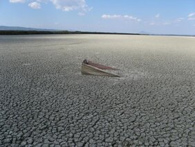 Der Volvi-See in Griechenland trocknet aufgrund übermäßiger Bewässerung für Landwirtschaft in Verbindung mit dem Klimawandel vorübergehend aus