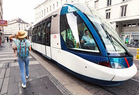 Moderne Straßenbahn in Straßburg