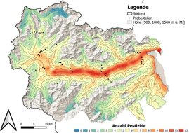 Auf Basis der Funde an 53 Standorten (schwarze Punkte) wurde die Verteilung der Anzahlen von Pestiziden in der Umwelt modelliert. 