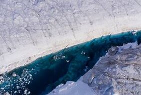 Tiefer See auf Gletscher