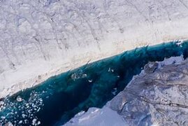 Tiefer See auf Gletscher