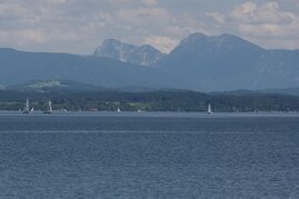 Der Chiemsee in Bayern, einer von 702 Seen weltweit, die Teil der Studie sind.