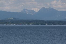 Der Chiemsee in Bayern, einer von 702 Seen weltweit, die Teil der Studie sind.