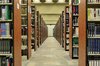 Bücherregale mit Büchern