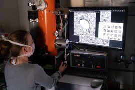 Analyse der Blut-Hirn-Schranke am Transmissions-Elektronen-Mikroskop im Institut für Neuropathologie der JLU.  