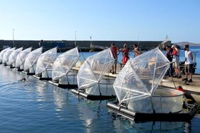 Behälter im Wasser
