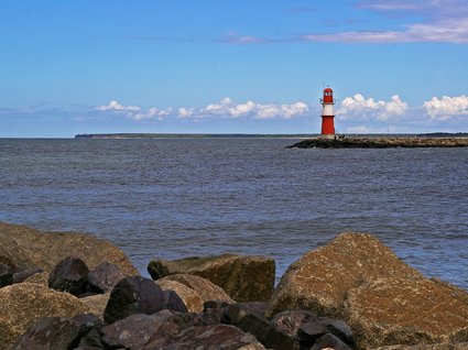 Pixabay CC0 Warnrnemünde ostsee leuchtturm seebad strand