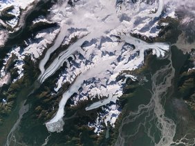 Gletscher in den Chugach Mountains in Alaska. 