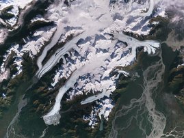 Gletscher in den Chugach Mountains in Alaska. 