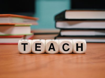 Buchstabenwürfel "Teach"