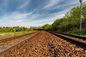 Bundeskabinett beschließt Artenschutz-Vereinfachung für den Schienenausbau Bahnschienen